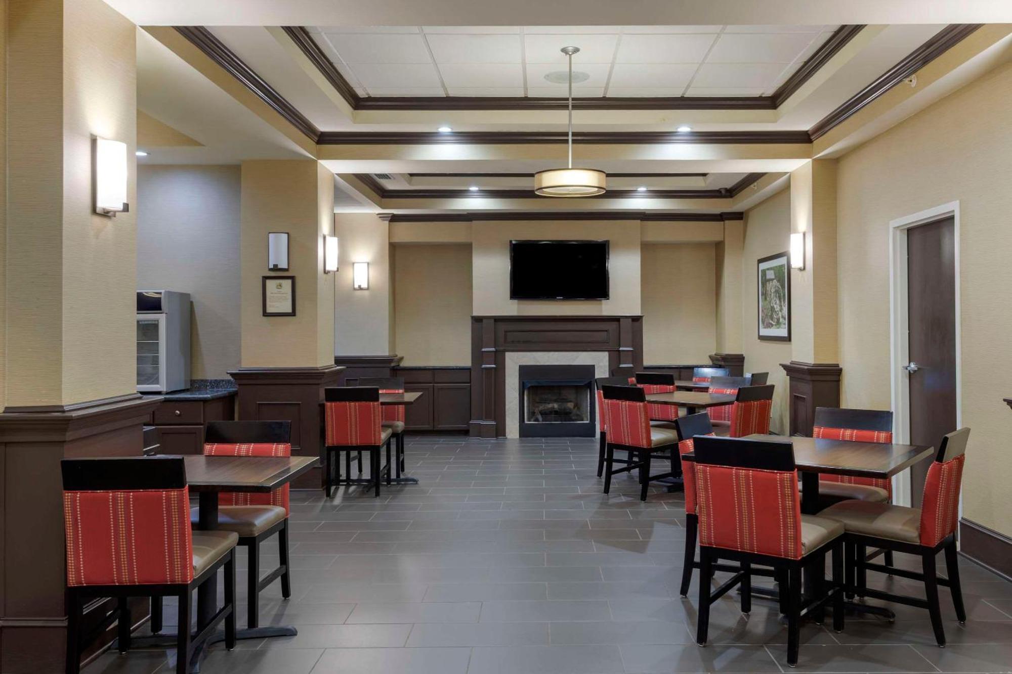 Comfort Inn & Suites North Little Rock Mccain Mall Экстерьер фото