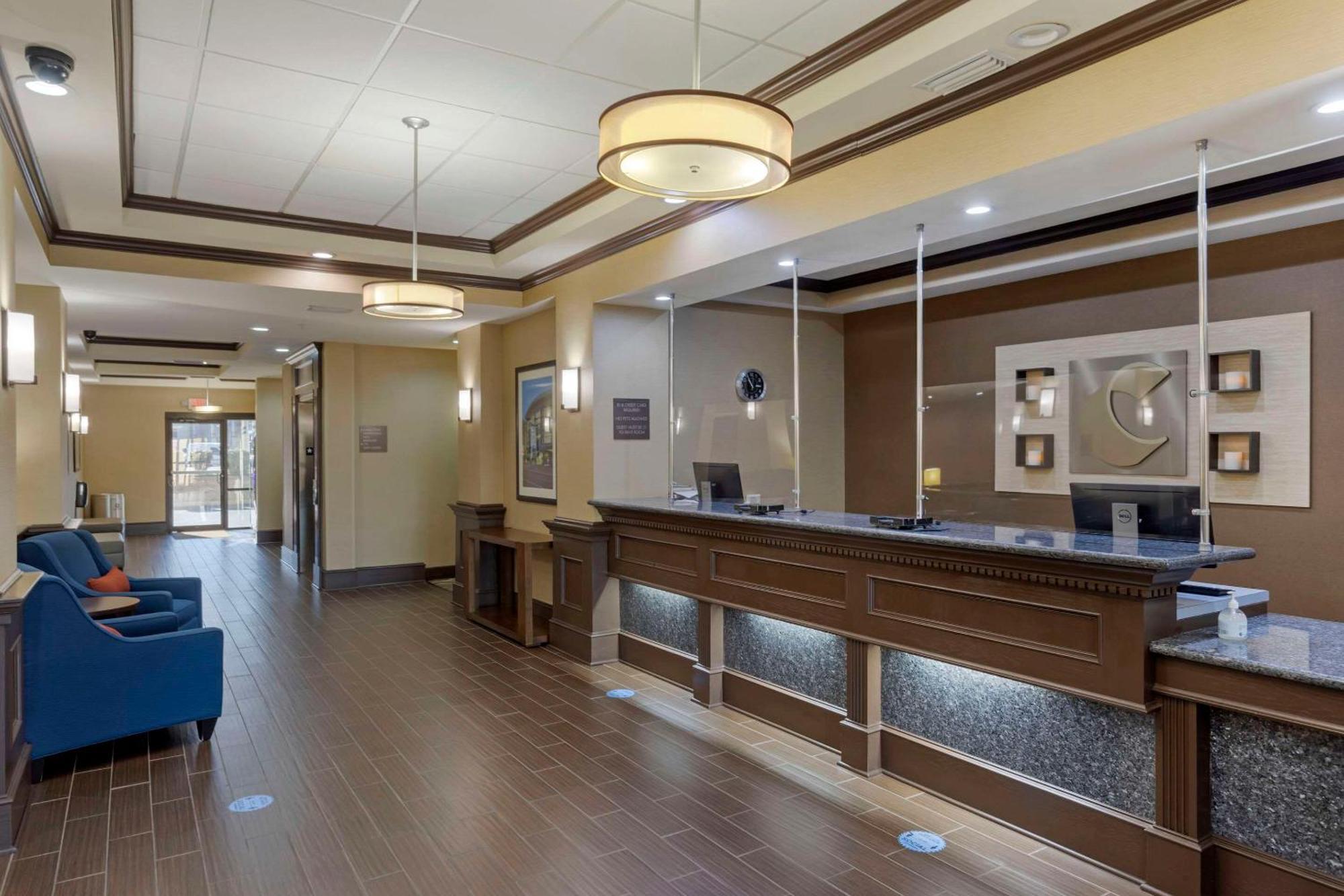 Comfort Inn & Suites North Little Rock Mccain Mall Экстерьер фото